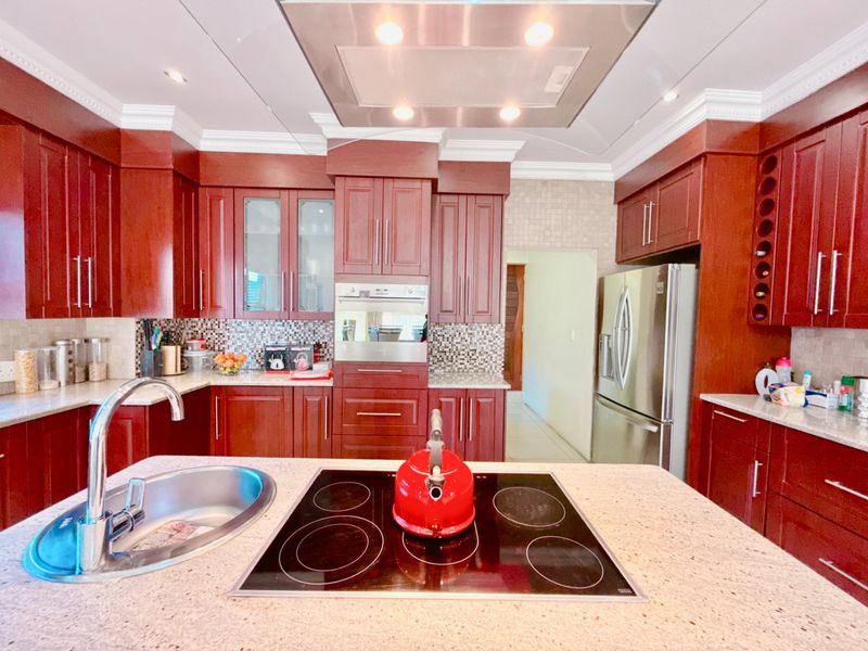 A Contemporary Corner-Stand Home  for Sale in Blue Valley Golf Estate - Photo 5