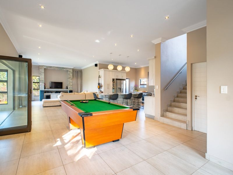Elegant Greenbelt Retreat with 5 Bedrooms for Sale in Stone Ridge Country Estate - Photo 9