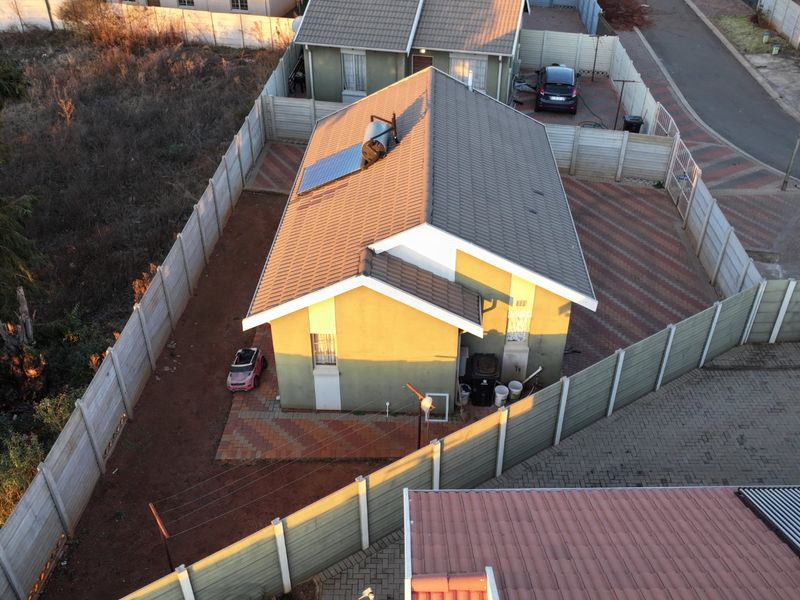 Sunny Sky City home with fibre and security - Photo 5