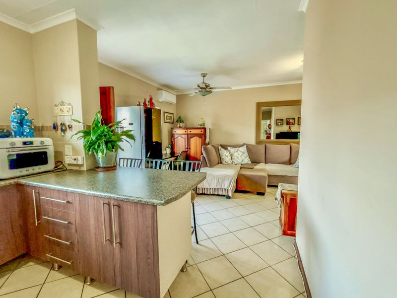 Charming 2 Bedroom Townhouse for Sale in Stoneridge - Photo 2