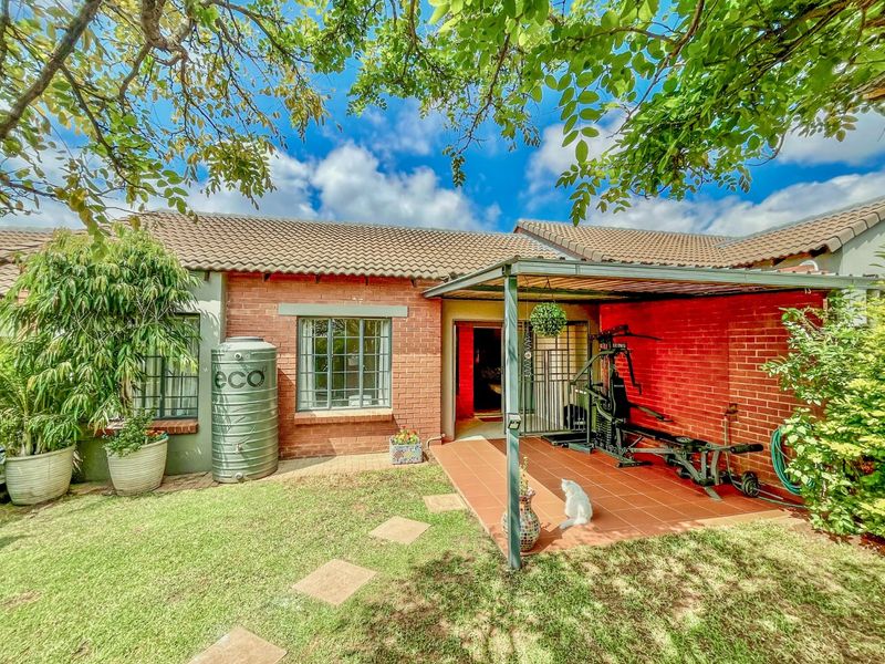 Charming 2 Bedroom Townhouse for Sale in Stoneridge - Photo 1