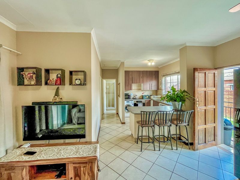 Charming 2 Bedroom Townhouse for Sale in Stoneridge - Photo 9