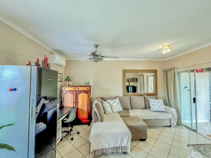 Charming 2 Bedroom Townhouse for Sale in Stoneridge - Photo 8