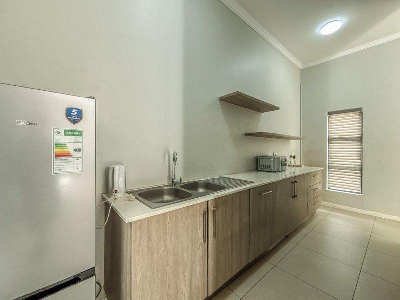 Modern Look-Up and Go 1 Bedroom Apartment /Flat for sale in Halfway Gardens - Photo 9