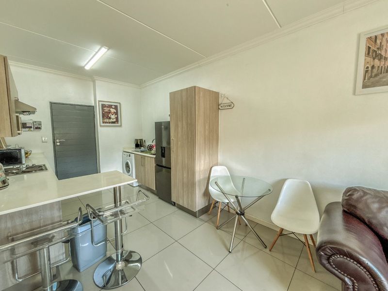 Modern Look-Up and Go 1 Bedroom Apartment /Flat for sale in Halfway Gardens - Photo 5