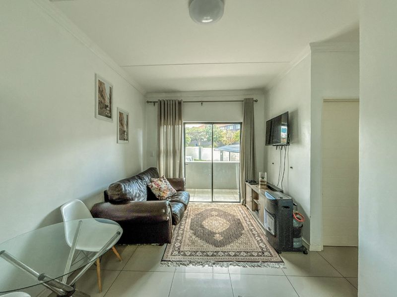 Modern Look-Up and Go 1 Bedroom Apartment /Flat for sale in Halfway Gardens - Photo 7