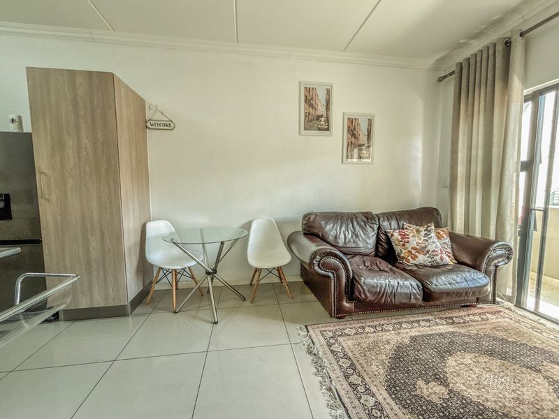 Modern Look-Up and Go 1 Bedroom Apartment /Flat for sale in Halfway Gardens - Photo 6