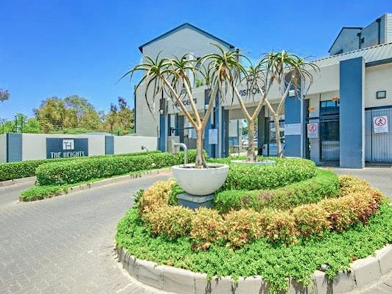 Modern Look-Up and Go 1 Bedroom Apartment /Flat for sale in Halfway Gardens - Photo 1