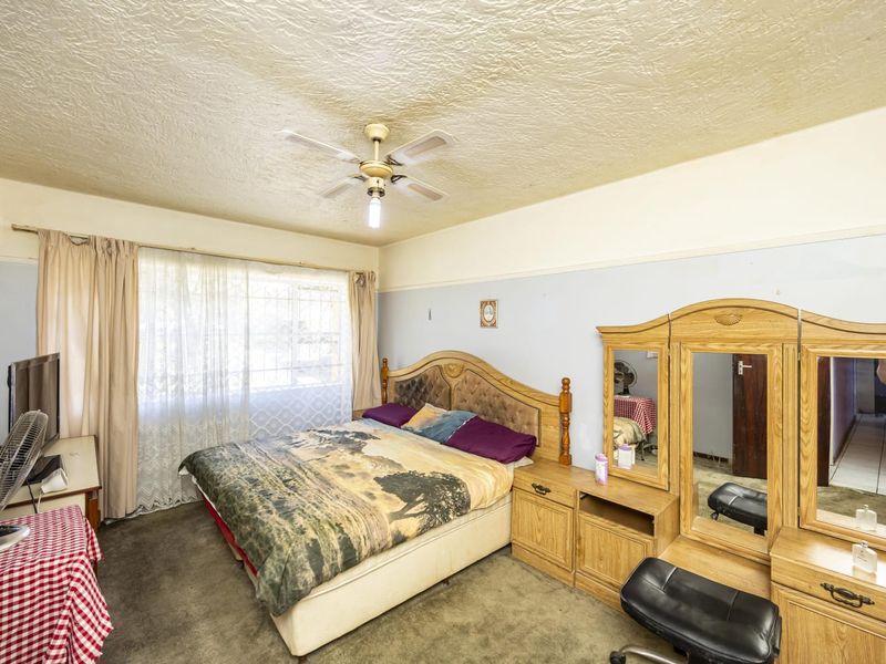 3 Bedroom Apartment for Sale in Southernwood  - Photo 5