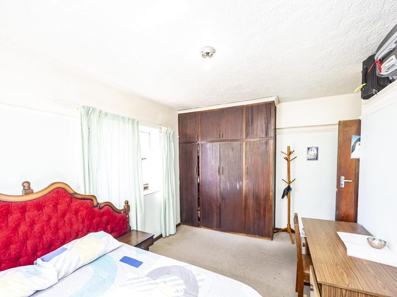 3 Bedroom Apartment for Sale in Southernwood  - Photo 4