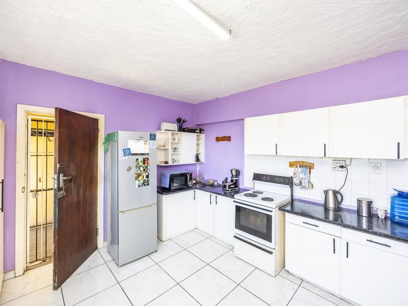 3 Bedroom Apartment for Sale in Southernwood  - Photo 8