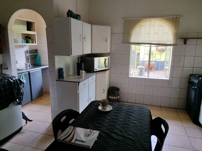 R1,200,000 | Secure 3-Bed Danville Home w/ Garage + Carport + Braai Area - Photo 2