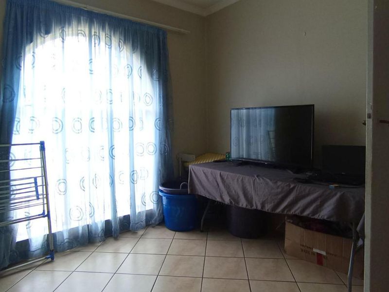 R1,200,000 | Secure 3-Bed Danville Home w/ Garage + Carport + Braai Area - Photo 9