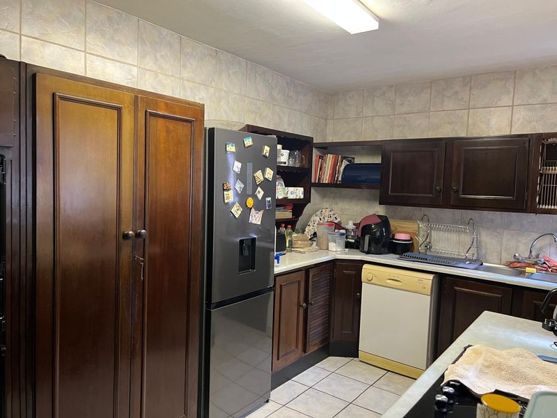 Peaceful 2-Bedroom Townhouse with Loft in Sought-After Paulshof - Photo 7