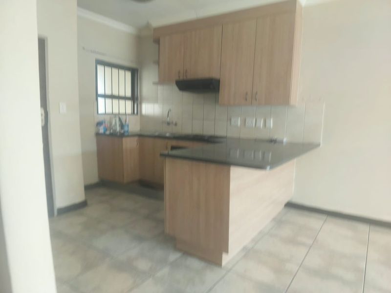2 Bedroom 2 Bathroom For Rent - Photo 2