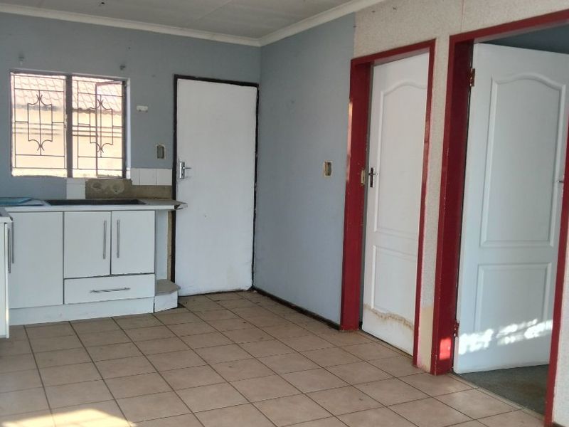 Affordable 3-Bed Family Home in Danville  R990,000 - Photo 3