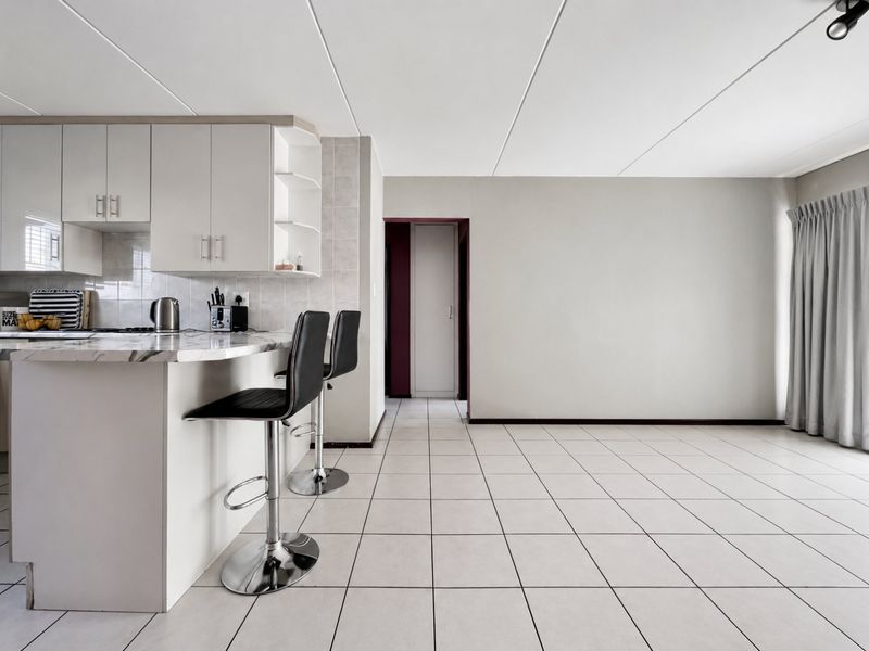 2 Bedroom 1 Bathroom Apartment for rent  - Photo 2