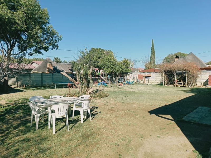 Comfortable 3 Bedroom Family Home for Sale in Leeudoringstad, North West - Photo 2