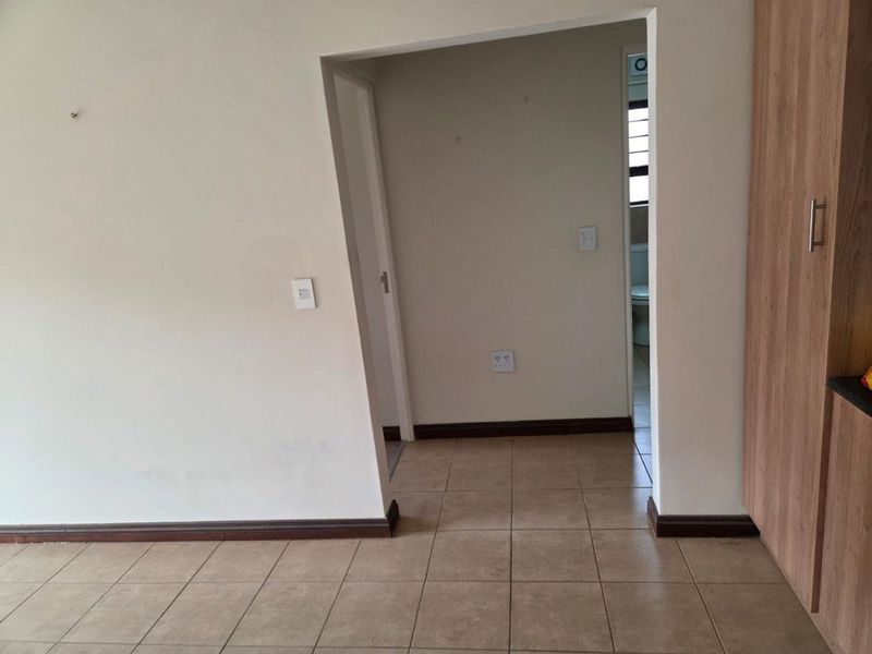 Charming & Spacious Apartment in Sought-After Over-50s Lifestyle Estate - Photo 6
