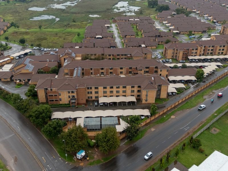 Charming & Spacious Apartment in Sought-After Over-50s Lifestyle Estate - Photo 4