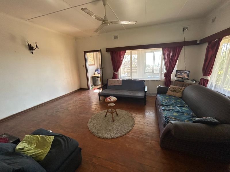 3-Bedroom Home with Flatlet and Breathtaking Ocean Views – Port Edward - Photo 9