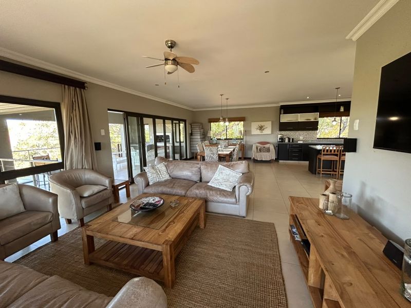 Luxurious Fully Furnished 4-Bedroom Coastal Home with Spectacular Sea Views  - Photo 10