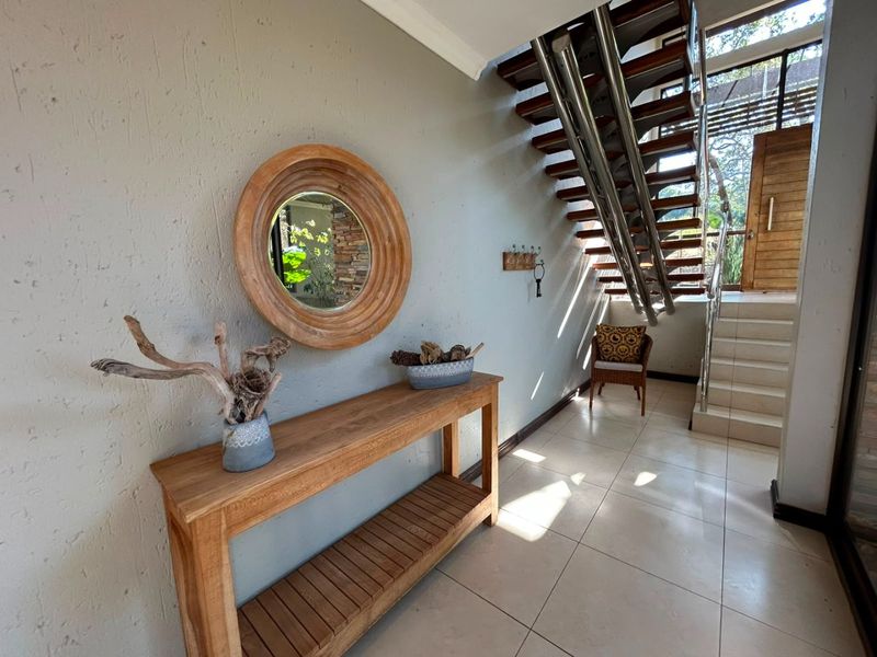 Luxurious Fully Furnished 4-Bedroom Coastal Home with Spectacular Sea Views  - Photo 6