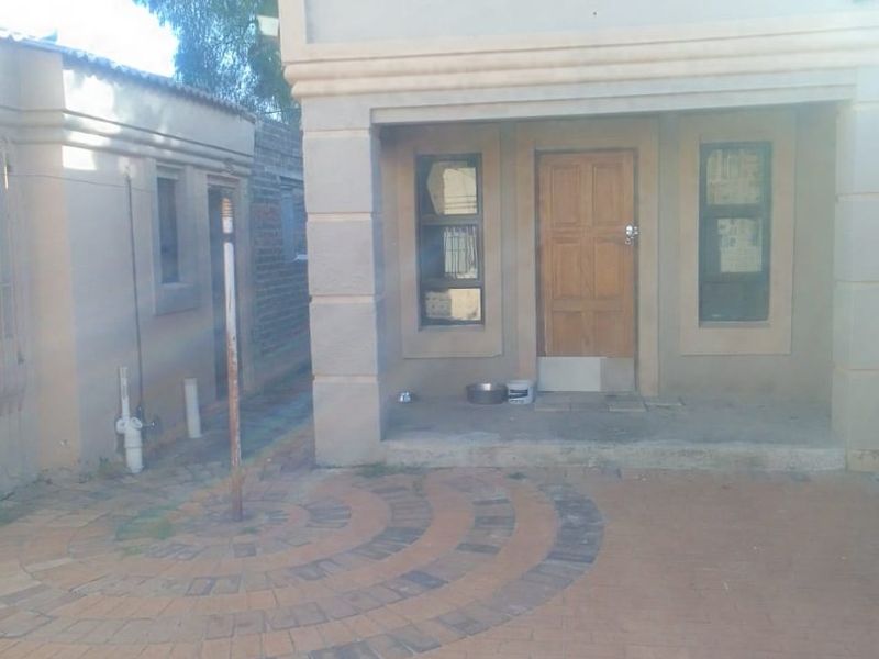 HOUSE FOR SALE IN BIRCHLEIGH  - Photo 4