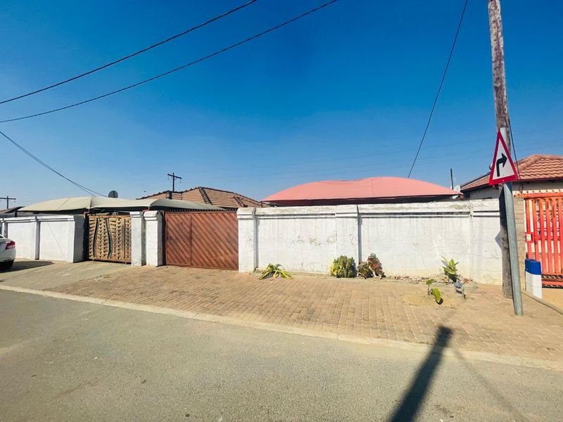 Affordable Family Home in a Gated Community in Allandale/ Kaalfontein - Photo 1