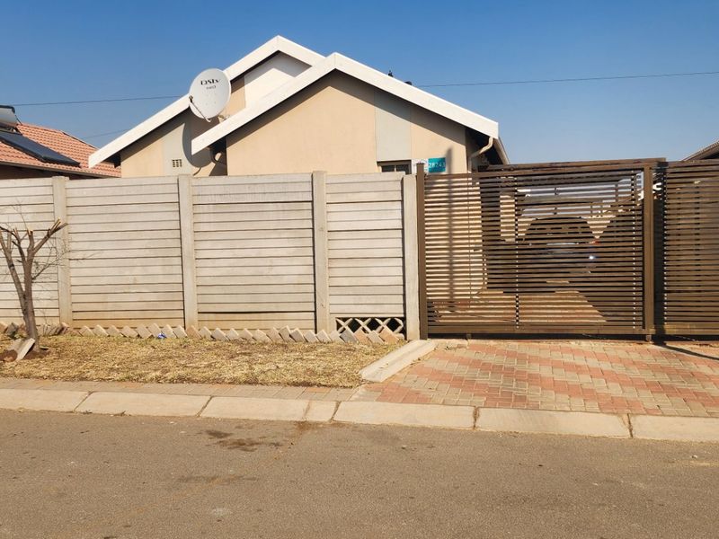 Family focused home in secure Sky City living - Photo 5