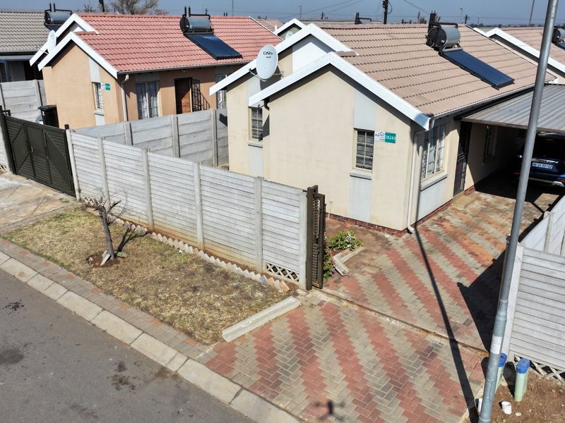 Family focused home in secure Sky City living - Photo 1