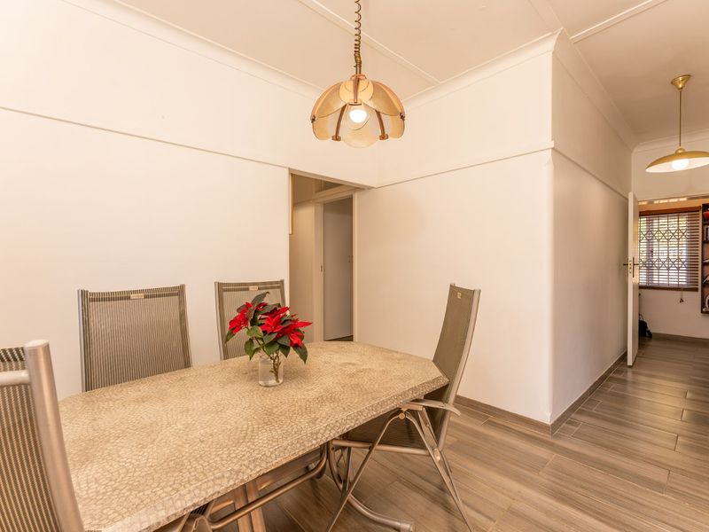 Exceptional Family Home with Separate Cottage on a Prime Corner Stand in Lakeside Village - Photo 10