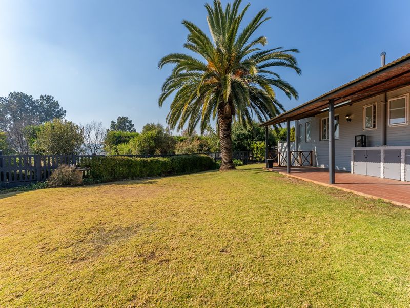 Exceptional Family Home with Separate Cottage on a Prime Corner Stand in Lakeside Village - Photo 5