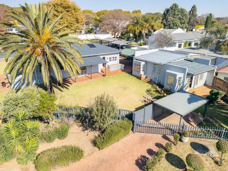Exceptional Family Home with Separate Cottage on a Prime Corner Stand in Lakeside Village - Photo 1