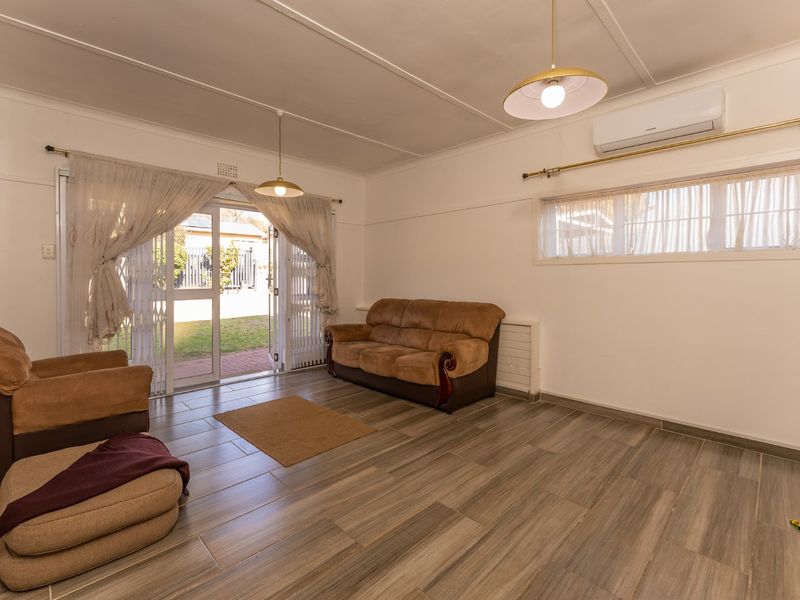Exceptional Family Home with Separate Cottage on a Prime Corner Stand in Lakeside Village - Photo 8
