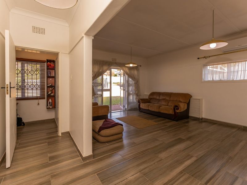Exceptional Family Home with Separate Cottage on a Prime Corner Stand in Lakeside Village - Photo 9