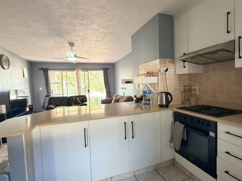 Ground Floor 2 Bedroom  Apartment In Laguna La Crete Uvongo  - Photo 9