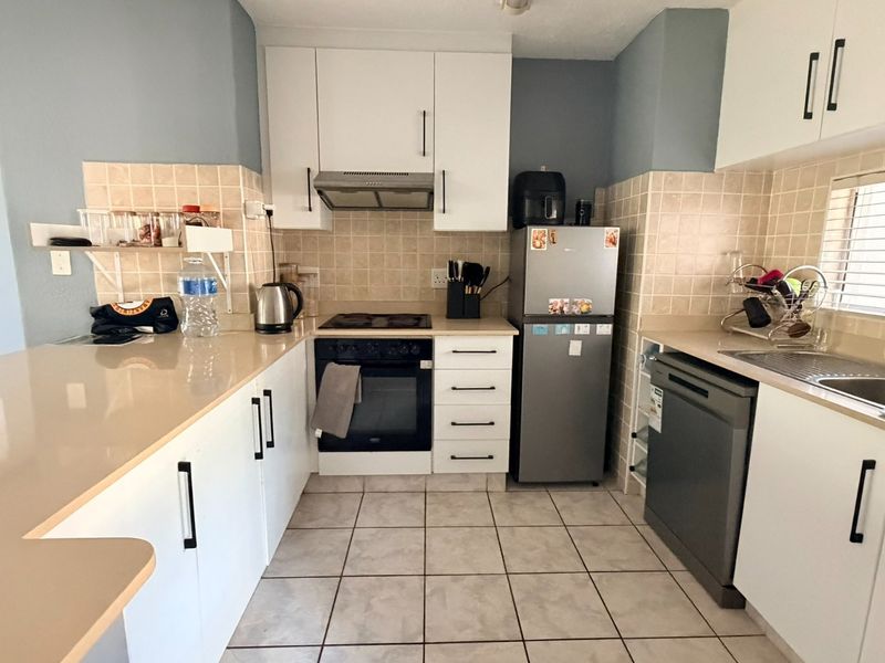 Ground Floor 2 Bedroom  Apartment In Laguna La Crete Uvongo  - Photo 8