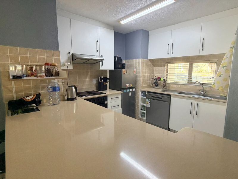 Ground Floor 2 Bedroom  Apartment In Laguna La Crete Uvongo  - Photo 7