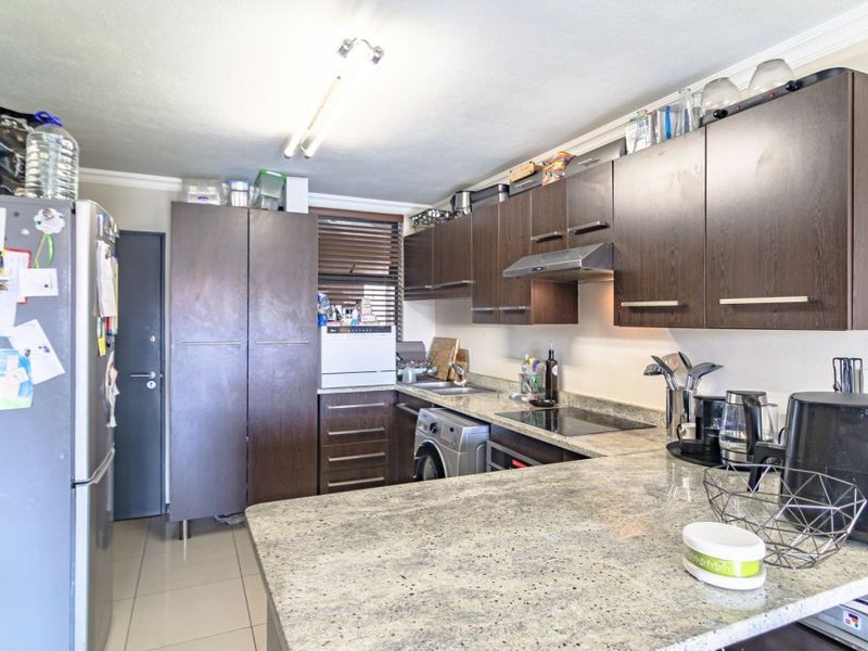 Charming 2 Bedroom Townhouse with Private Garden & Excellent Security! - Photo 3