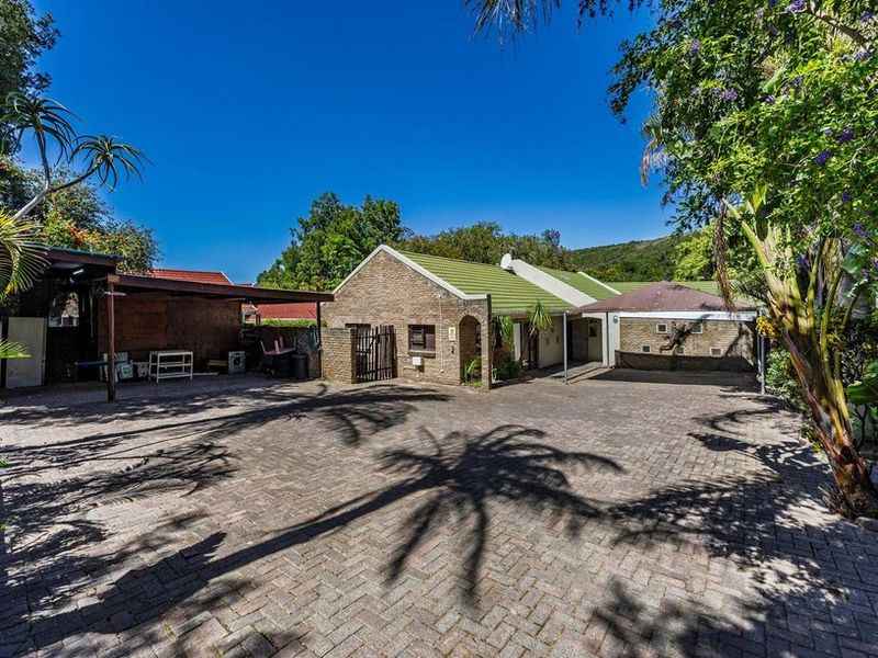Nahoon Valley Park Every Family Has a Different Story—Added Bonus 1 Bedroom flatlet. This Home Is Ready for Yours. - Photo 10