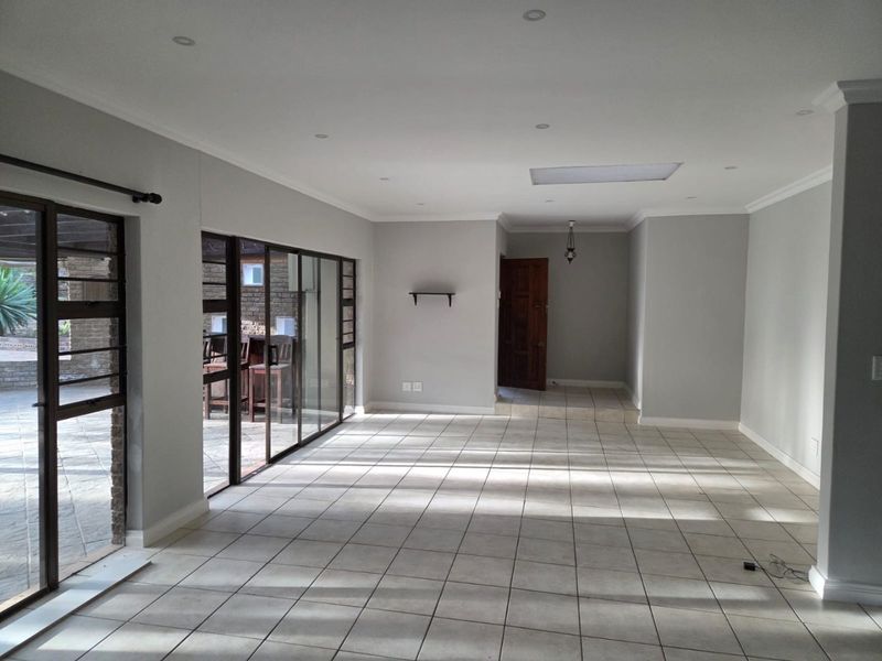 Nahoon Valley Park Every Family Has a Different Story—Added Bonus 1 Bedroom flatlet. This Home Is Ready for Yours. - Photo 9