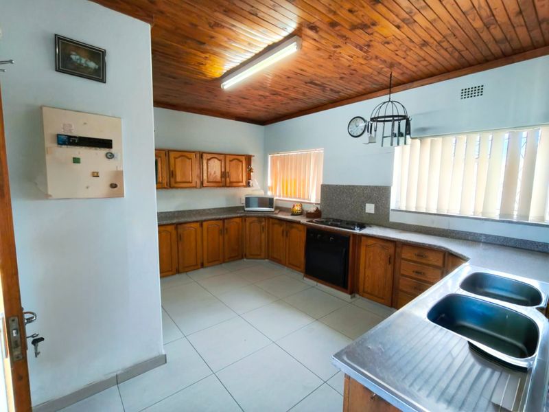 Spacious 3-Bedroom Home with Large Garden and Great Potential in Sasolburg - Photo 1