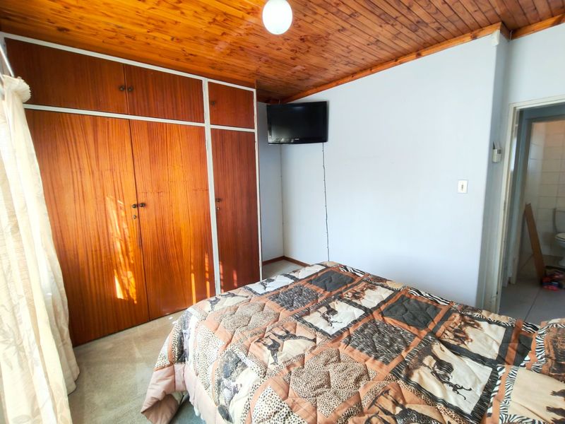 Spacious 3-Bedroom Home with Large Garden and Great Potential in Sasolburg - Photo 9