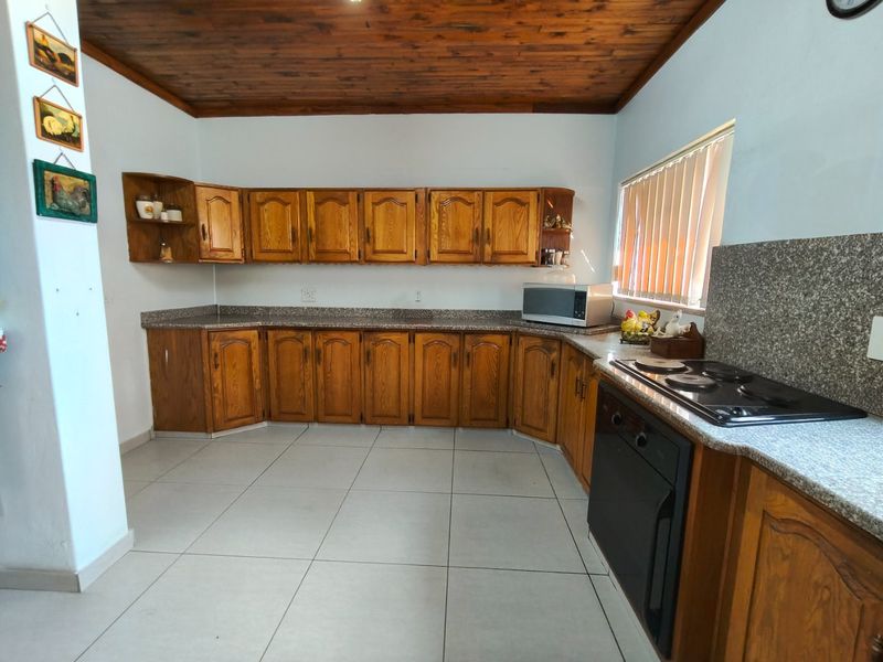 Spacious 3-Bedroom Home with Large Garden and Great Potential in Sasolburg - Photo 6