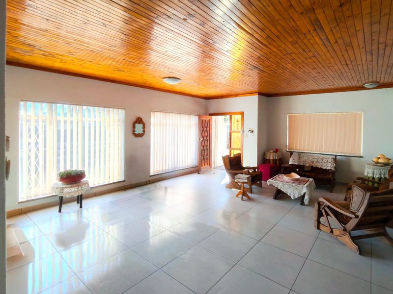 Spacious 3-Bedroom Home with Large Garden and Great Potential in Sasolburg - Photo 5