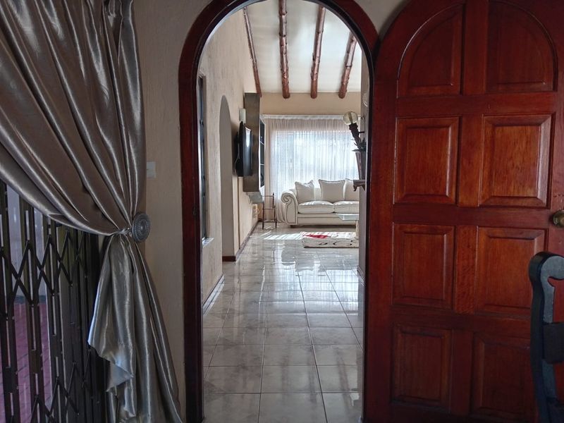 Luxury Family Retreat with Exceptional Entertainment - Photo 6