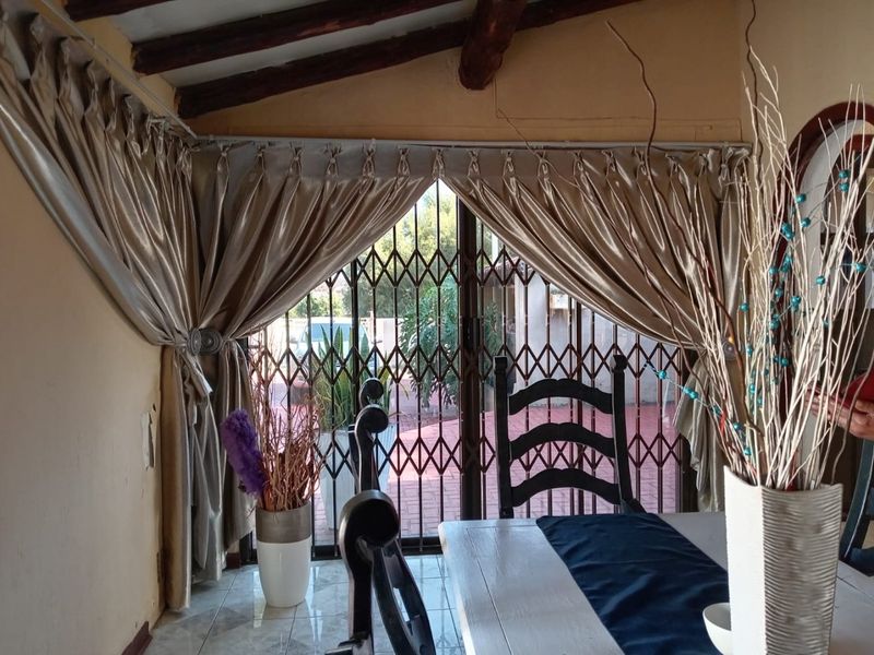 Luxury Family Retreat with Exceptional Entertainment - Photo 4