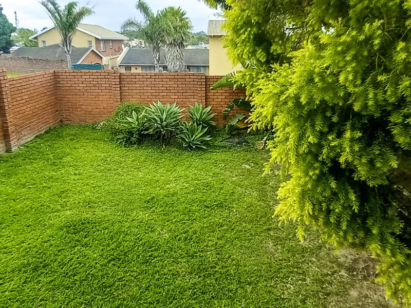 New to the Market - Ideal Starter or Investment Freestanding Home in Beacon Bay. - Photo 3