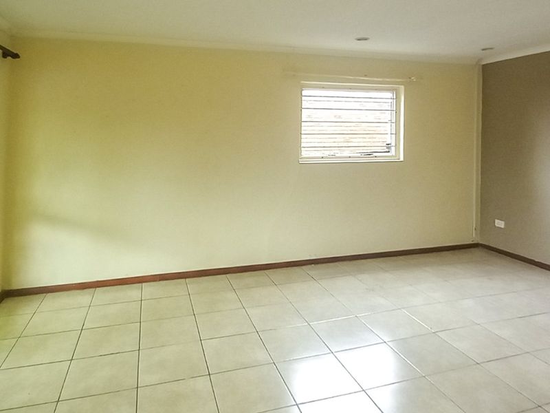 New to the Market - Ideal Starter or Investment Freestanding Home in Beacon Bay. - Photo 8